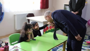 Ağrı Valisi Mustafa Koç, eğitim-öğretim yılının ilk ders zilini çaldı,