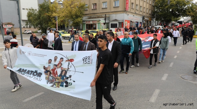 Ağrı'da 'Amatör Spor Haftası' Etkinlikleri Türk Bayrakları İle Yapılan Yürüyüşü İle Başladı