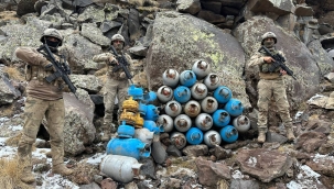 Mehmetçik Ağrı Dağı'nda Mağaralara Operasyon Yapıyor