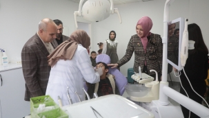 Ağrı Valisi ve Eşi Sevgi Evlerinde Bulunan Çocuklara Ağız ve Diş Sağlığı Taraması Yaptırdı 