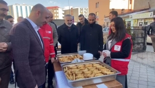  Doğubayazıt'ta Türk Kızılay Şubesi Filistinli çocuklar yararına kermes düzenledi.