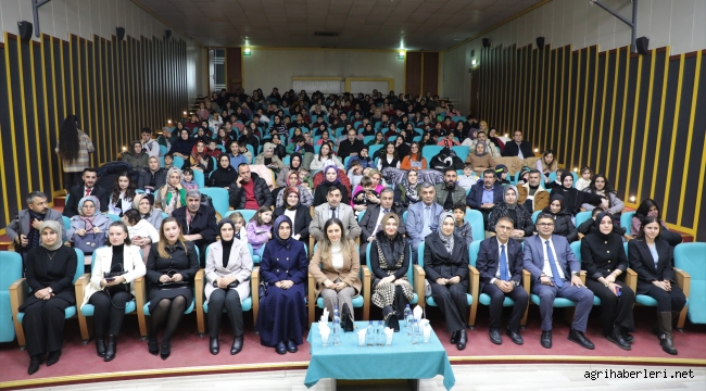  AĞRI'DA VALİ, KAYMAKAM, MÜDÜR EŞLERİ OKUYAN ŞEHİR AĞRI PROJESİ KAPSAMINDA YAPILAN ETKİNLİTE BİR ARAYA GELDİLER