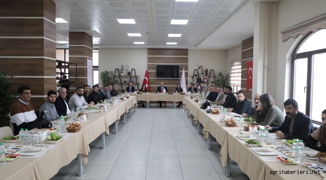 AĞRI VALİSİ MUSTAF KOÇ, BASIN İLE BİR ARAYA GELDİ