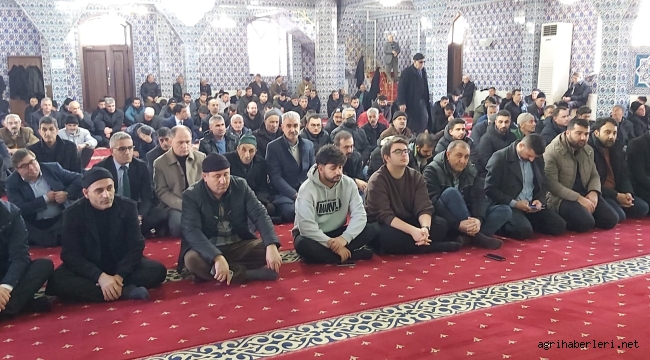 DOĞUBAYAZIT'TA İLÇE MİLLİ EĞİTİM MÜDÜRLÜĞÜ TARAFINDAN ŞEHİTLER İÇİN MEVLİD OKUTULDU VE LOKMA DAĞITILDI