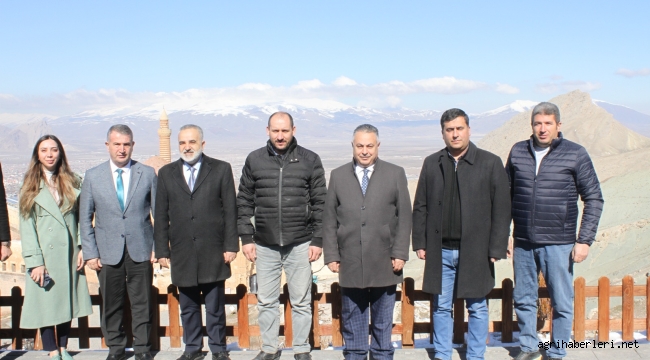  AĞRI İL KÜLTÜR TURİZ MÜDÜRÜ DOĞUBAYAZIT'TA BASIN İLE BİR ARAYA GELDİ