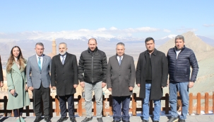  AĞRI İL KÜLTÜR TURİZ MÜDÜRÜ DOĞUBAYAZIT'TA BASIN İLE BİR ARAYA GELDİ