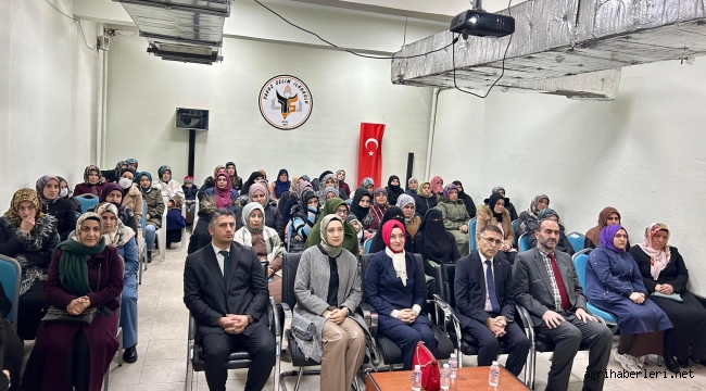  AĞRI VALİSİ VE İL EMNİYET MÜDÜRÜ EŞLERİ KADINLAR İLE BİR ARAYA GELDİ