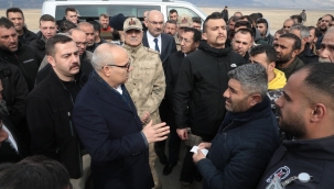 TIR ŞOFÖRLERİ SORUNLARINI AĞRI VALİSİ MUSTAF KOÇ'A ANLATTI