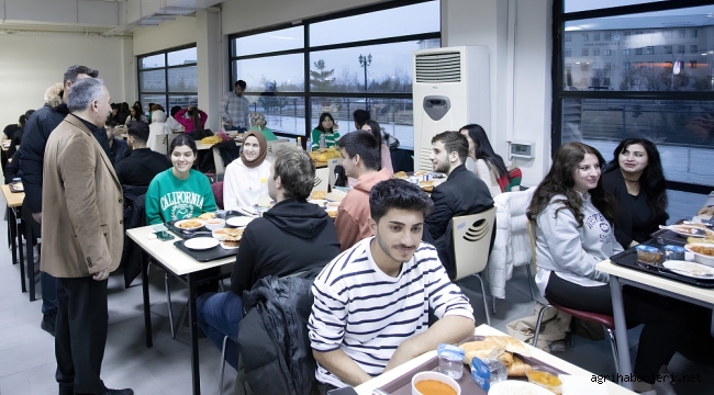  Rektör KARABULUT, Öğrencilerin İftar Sofrasında