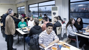  Rektör KARABULUT, Öğrencilerin İftar Sofrasında