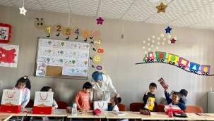 Ağrı Valisi Mustafa Koç'un Eşi, Kız Kur'an Kursunda Aileler İle Bir Araya Geldi.