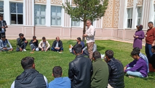 Doğubayazıt'ta İmam Hatip Lisesi Öğrencileri AİÇÜ'de İslami İlimler Fakültesini Ziyaret Ettiler.