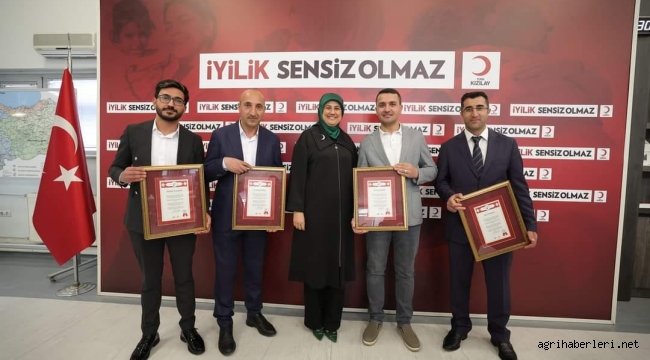 Kızılay Doğubayazıt Şubesi 922 İlçe Arasında Türkiye'de 1. Seçildi.