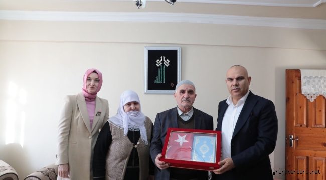 Vali Mustafa KOÇ ve eşi Neslihan GÜL KOÇ, Şehitler Haftası'nda Ağrı'da şehit ailelerini ziyaret etti.