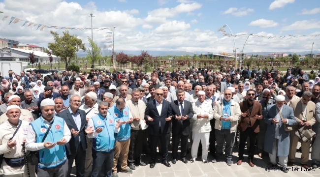 AĞRILI HACI ADAYLARI DUA VE TEKBİRLERLE YOLA ÇIKTILAR