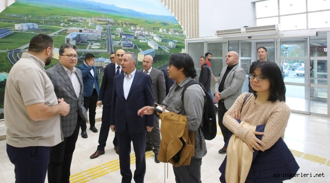 Malezya Ankara Büyükelçisi KAMAL'ı AİÇÜ Rektörü Prof. Dr. Karabulut, Misafir Etti