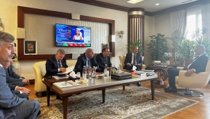  Sınır illerindeki TOB Başkanları Hazine ve Maliye Bakan Yrd. Dr. İsmail İlhan Hatipoğlu ve TOBB Bşk. Rıfat Hisarcıklıoğlu'nu ziyaret etti.