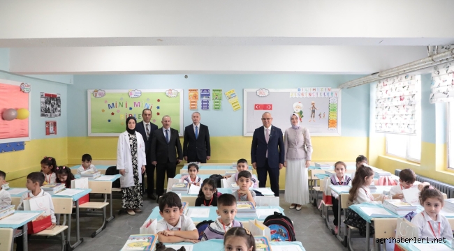 Vali Koç, Ağrı'da İlk Ders Zilini Öğrenciler İle Birlikte Çaldı