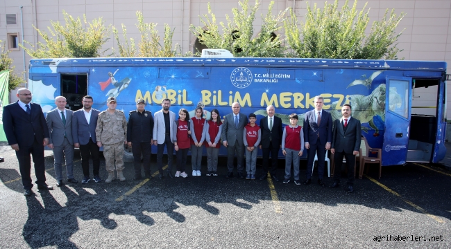 AİÇÜ'de Bilim Şenliği Coşkusu, 3.000 Öğrenci Bilimle Buluşuyor!