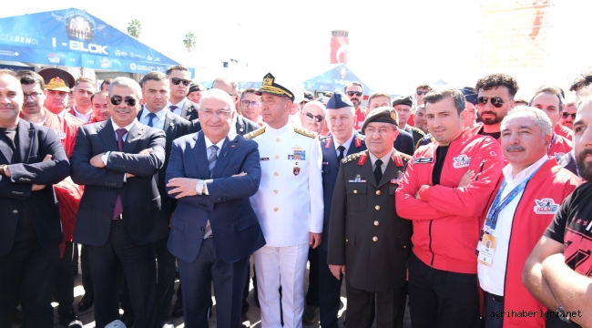 TEKNOFEST BAŞKANI SELÇUK BAYRAKTAR, AİÇÜ'YÜ TEBRİK ETTİ