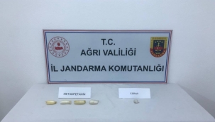 DOĞUBAYAZIT İLÇESİNDE YABANCI UYRUKLU BİR KİŞİNİN ÜST ARAMASINDA UYUŞTURUCU ÇIKTI.