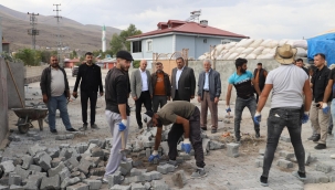 Doğubayazıt'ta Kilit Parke Taşını Devlet Verdi, İşçiliğini Köylü Yaptı