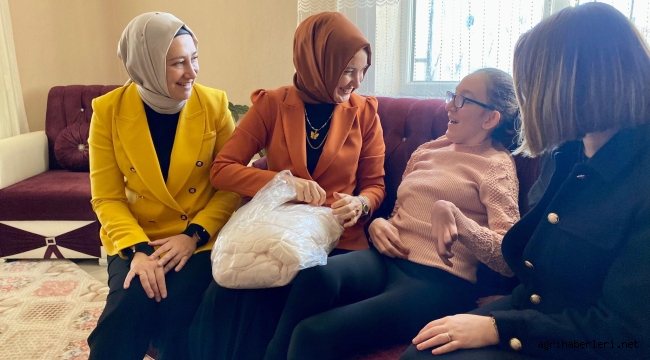   Koç, İpar ve Arıkan Eşleri Melisa'yı Ziyaret Etti.