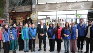 DÜNYA GÖNÜLLÜLER GÜNÜNDE VALİ KOÇ, GÖNLLERİ FETHETTİ!