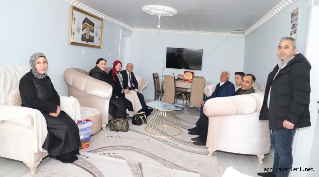 Doğubayazıt Kaymakamı Ekinci ve Ekibi "Aile Yılı" Nedeniyle 3 Aileyi Ziyaret Etti