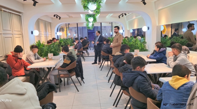 Gençlik Buluşmasında, Doğubayazıt'ta 72 Genç Akşam Yemeğinde Bir Araya Geldi.