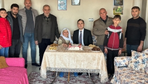 Kaymakam Arıkan, Yaş Pastayı Aldı 89 Yaşındaki Ninenin Doğum Gününü Kutladı.
