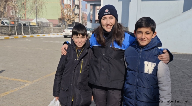  Polis Ağrı'da Öğrencilere Genel Güvenlik Bildirimi Yaptı