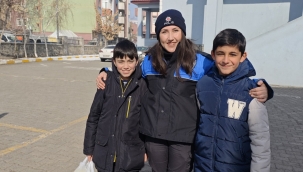  Polis Ağrı'da Öğrencilere Genel Güvenlik Bildirimi Yaptı