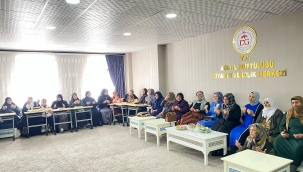 Ağrı'da Kadir Gecesinde, Neslihan Gül Koç, Kadınlarla Beraber Şehitler ve Devlet Büyükleri İçin Okunan Hatime Katıldı.