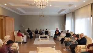 AĞRI VALİSİ KOÇ, MİLLETİN EVİNDE, MİLLETİN ÇOCUKLARIYLA İFTAR AÇTI