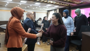 AĞRI VALİSİ KOÇ, KADIN PERSONELLERİNİ UNUTMADI KADINLAR GÜNÜ'NÜ ÇİÇEKLERLE KUTLADI