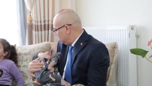 Ağrı Valisi ve Eşi, Dünya Epilepsi Farkındalık Günü'nde Selçuk'u Evinde Ziyaret Etti.