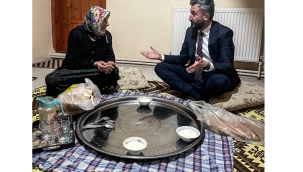 BAŞKAN YILDIZ İFTAR'DA HALİME TEYZE'NİN MİSAFİRİ OLDU