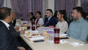 DİYADİN KAYMAKAMI MUSTAFA KARALİ, ÖĞRENCİLERİN İFTAR SOFRASINA KONUK OLDU