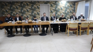 Diyadin Kaymakamı Mustafa Karali ve eşi Elif Karali, Şehit ve Gazi yakınlarıyla iftar yemeğinde bir araya geldi.