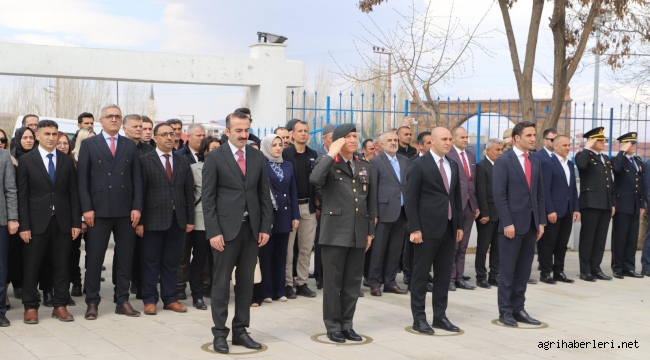Doğubayazıt'ta 18 Mart Çanakkale Deniz Zaferi'nin 110'nci yıl dönümü dolayısıyla anma töreni düzenlendi