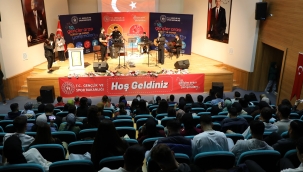 Ağrı'da genç yeteneklerin sahne aldığı ses yarışması, coşkulu ve heyecan dolu bir atmosferde yapıldı.