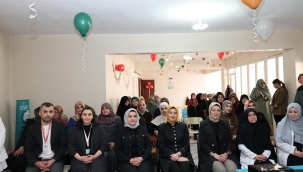 AĞRI'DA VALİ VE EMNİYET MÜDÜRÜ EŞİ, BAĞIMLIKLIK TOPLANTISINDA KADINLAR İLE BULUŞTU