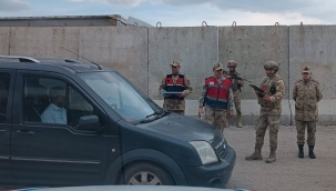 Vali Koç, Ağrı il genelinde Bayram tedbirleri kapsamında, kolluk kuvvetlerimiz, asayiş ve trafik uygulamalarını aralıksız sürdürmektedir.
