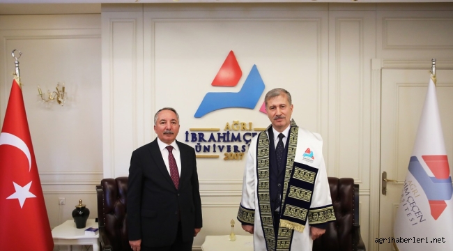 AİÇÜ' de Devir Teslim Töreni 