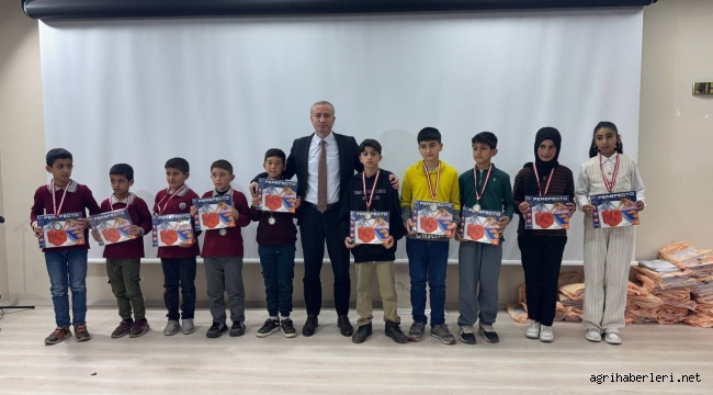 Akıl ve Zeka Oyunları Ağrı Turnuvası finalinde dereceye girenlere ödüller verildi.