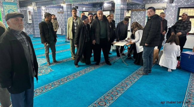 DOĞUBAYAZIT HACI ADAYLARI AŞI OLDU