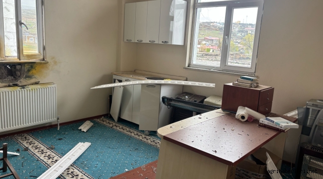 DOĞUBAYAZIT'TA CAMİİYE YILDIRIM DÜŞTÜ