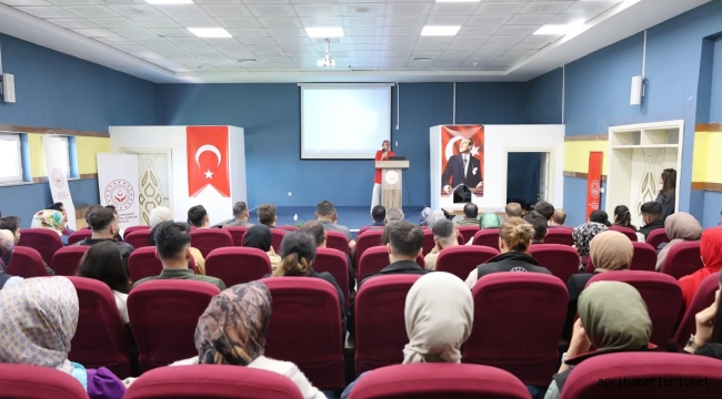Ağrı'da "2025 Aile Yılı" Kapsamında Genç Çiftlere Bilinçlendirme Programı 