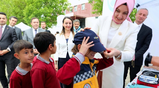 AĞRI'DA MİNİK ÖĞRENCİLER "SAĞLIKLI GELECEK, SAĞLIKLI ÇOCUK" PROGRAMINDA DOYASIYA EĞLENDİ